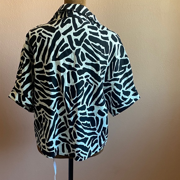 Stylish Black and White Zebra Print Button-Down Shirt - Picture 3 of 8